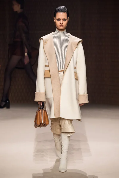 Look 32